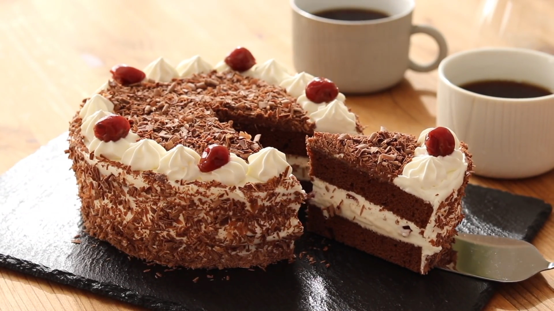 食谱丨樱桃黑森林蛋糕的详细做法，经得起各种口味挑剔的美味甜点