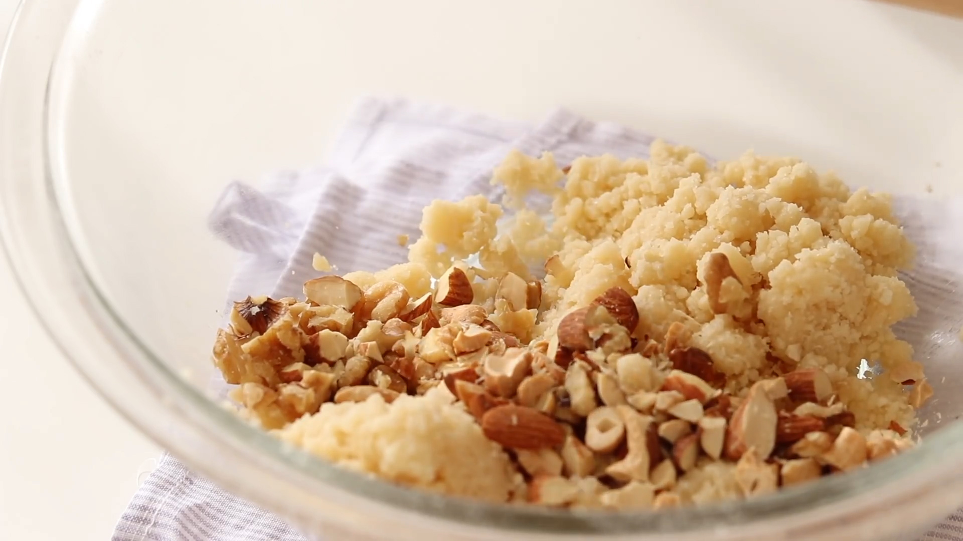 食谱丨无黄油版雪球饼干的做法，酥脆可口的小零食