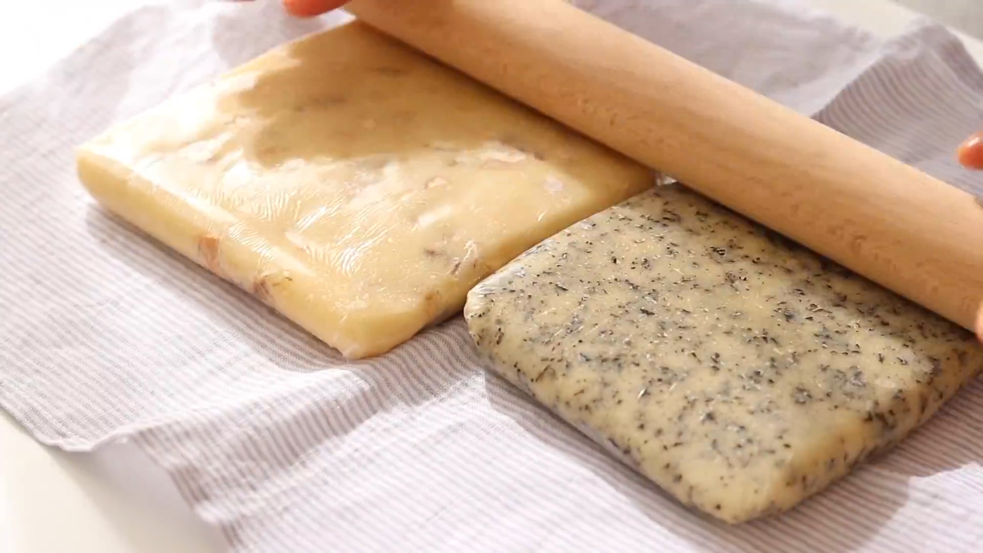 食谱丨无黄油版雪球饼干的做法，酥脆可口的小零食