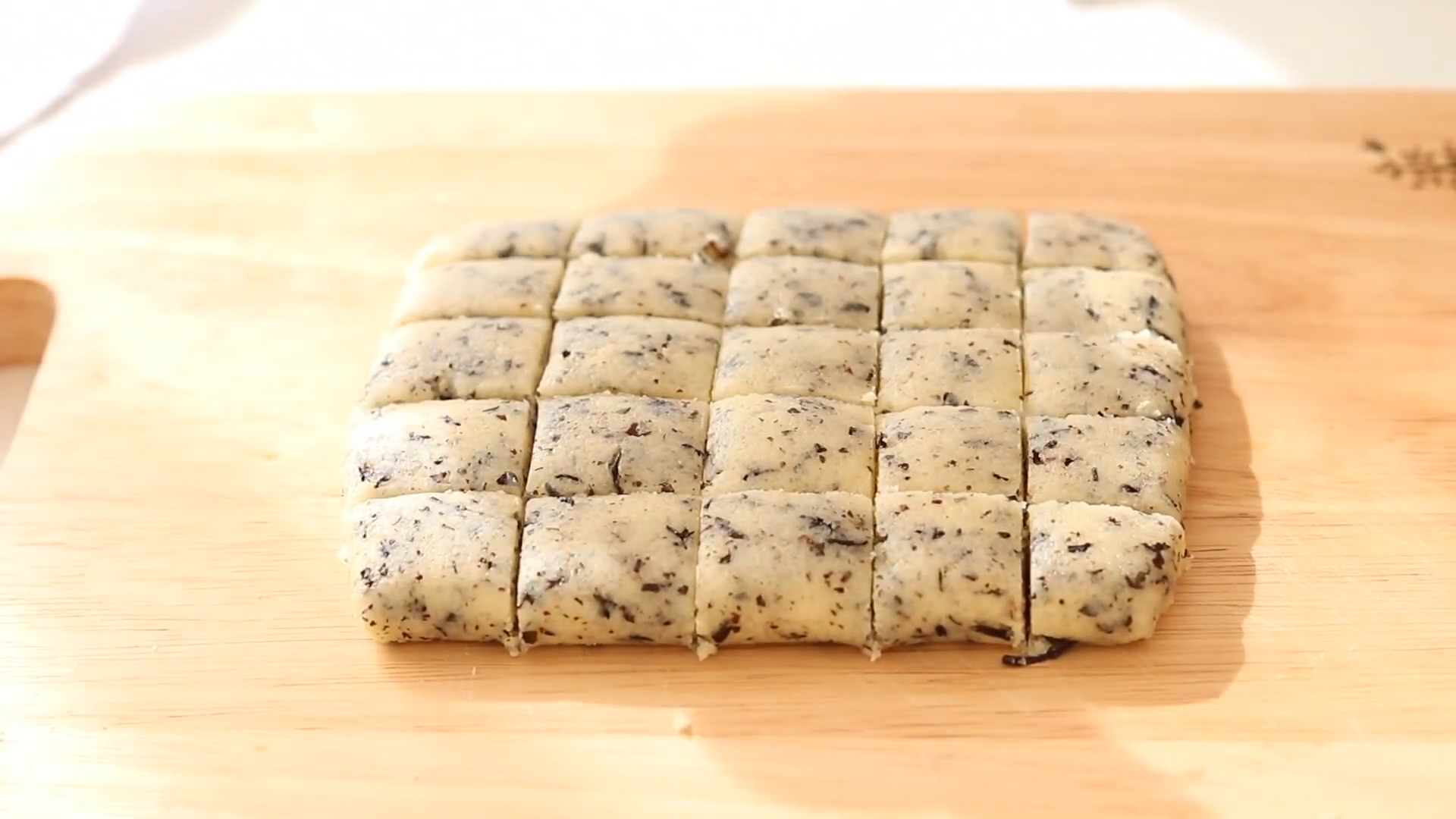 食谱丨无黄油版雪球饼干的做法，酥脆可口的小零食