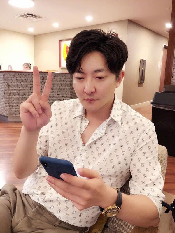 “苏明成”郭京飞头发剪短了，剪成小碎发可帅了，清爽不油腻！