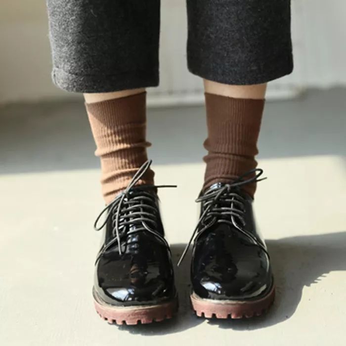 你会穿鞋子，但不一定会穿袜子