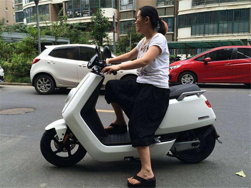 电动车别再换电瓶了！2个小方法让电瓶多用3年，简单又实用！