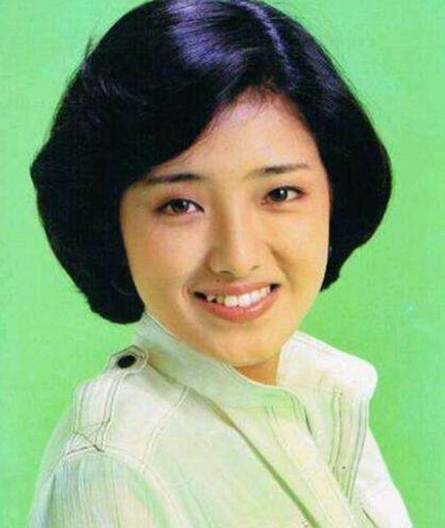 她是女排的颜值担当,被称为排球女神,退役后创