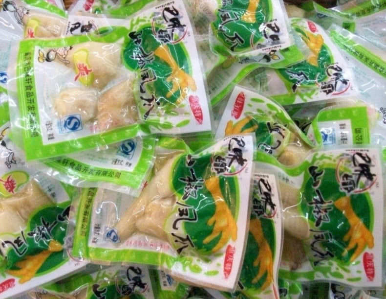 超市中所卖的泡椒鸡爪都是从哪来的？看完你可能不敢吃