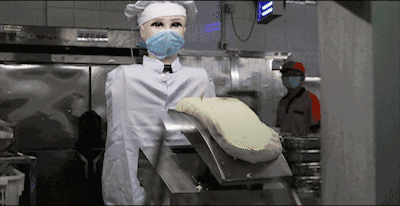 华农饭堂惊现美女机器人做刀削面 机器人煮面你敢吃吗