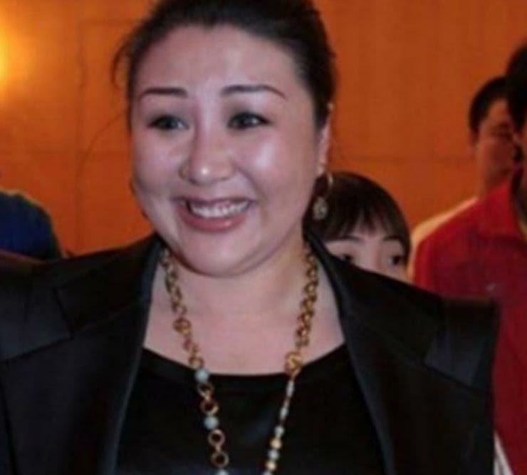 郭德纲老婆近照，当年义无反顾嫁给他，如今被养出幸福胖太羡慕人