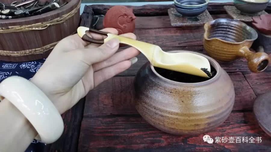 泡茶的时候,你还在用手抓茶叶吗?