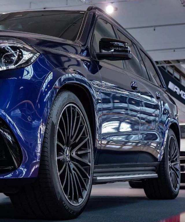 实拍丨全新奔驰-AMG GLS 63,宝马X7即将到来,你会选谁?