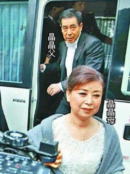 郭晶晶家庭背景曝光，身份让人难以相信，怪不得都说霍启刚有福气