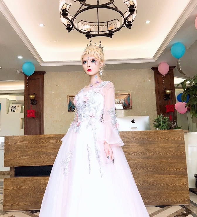 芭比拍摄婚纱照_芭比娃娃(2)