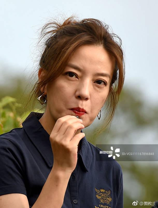 42岁的赵薇素颜无PS,感觉苍老了很多!小燕子