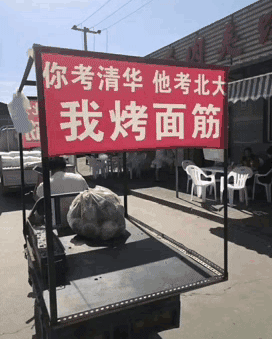 搞笑gif图9张:原来手机还可以这样玩,真是长见识了