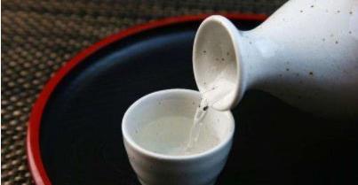 酒厂老员工透露:买白酒时,牢记这几个技巧,选到好喝粮食酒!!