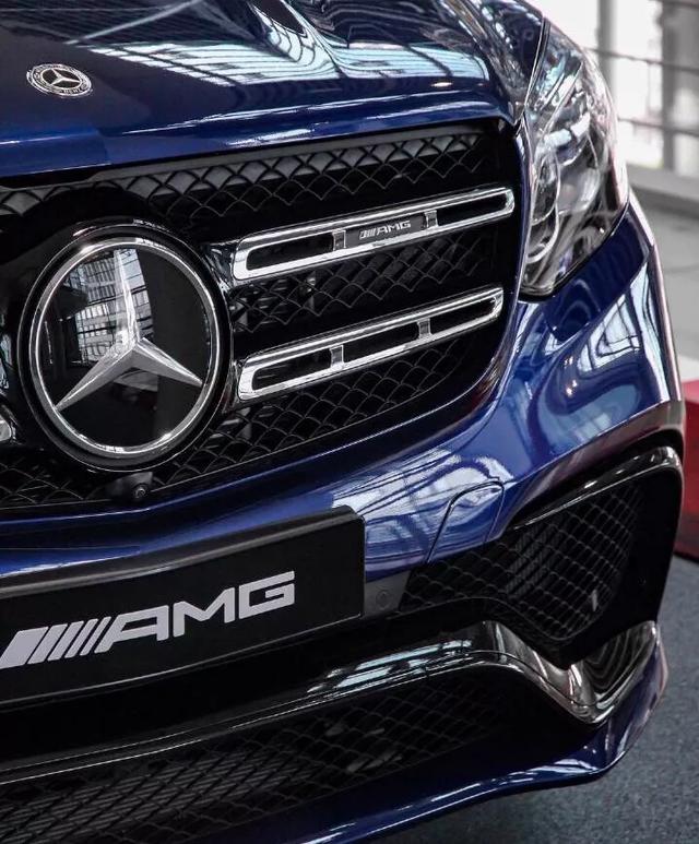 实拍丨全新奔驰-AMG GLS 63，宝马X7即将到来，你会选谁？