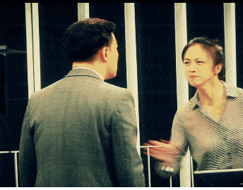 搞笑gif图:小女孩啥也别说了,叔叔只想认识你妈妈