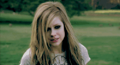 她的音乐逐渐被认可之后,大家才发现,原来艾薇儿只是想要教会女孩们