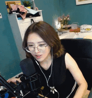 13,听说这妹子很火,有人认识吗?