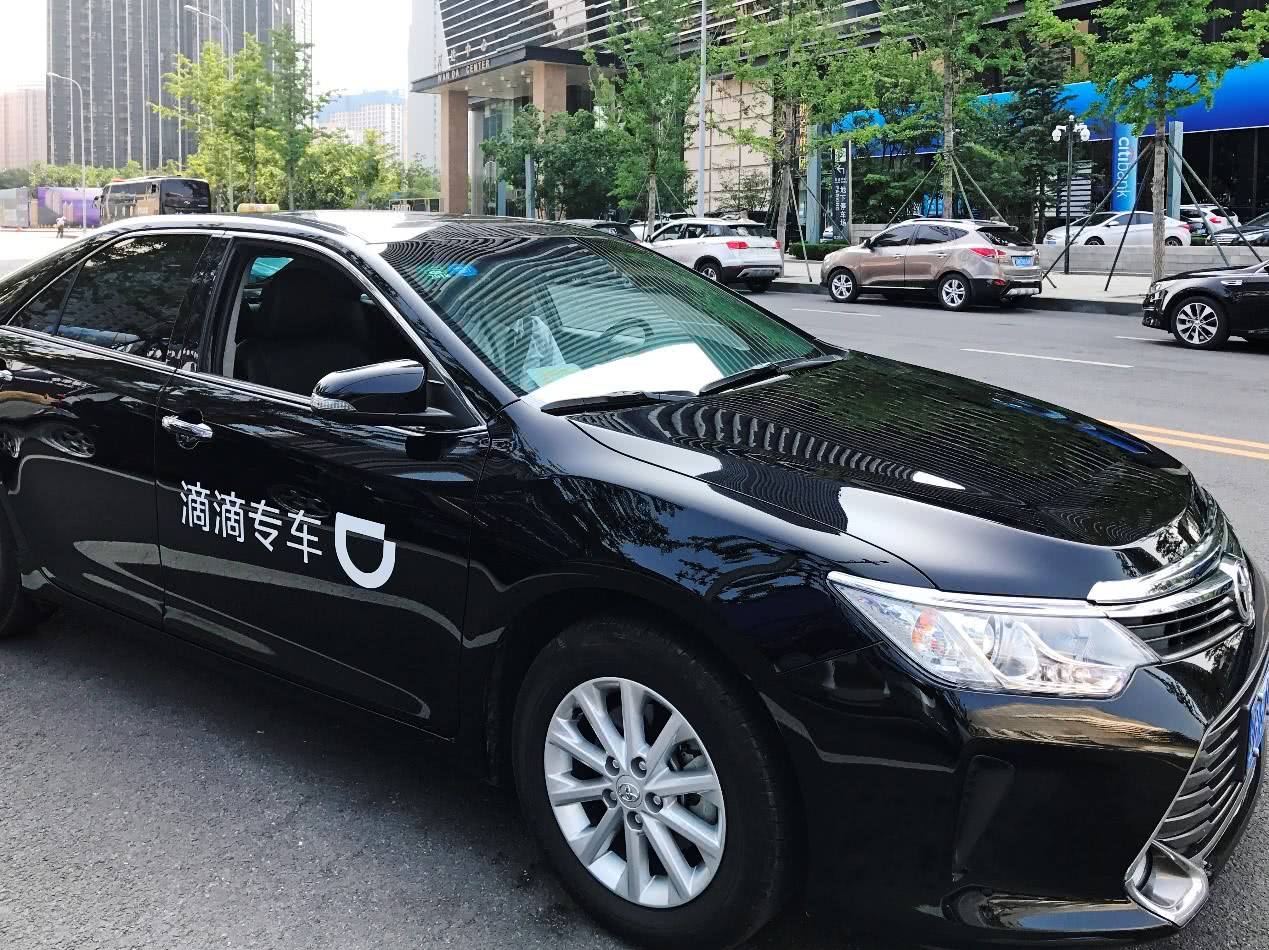 舆论压力下艰难前行的网约车,非要取缔一个是滴滴还是出租车?