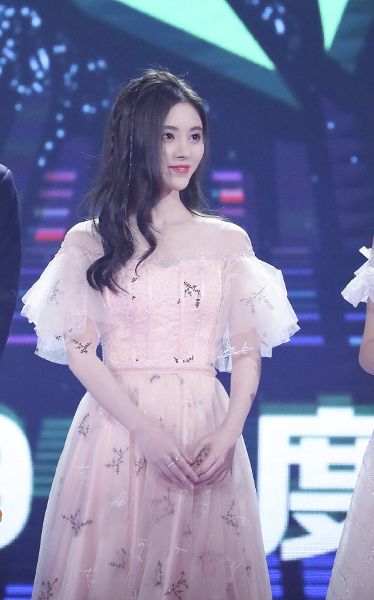 鞠婧祎获得了