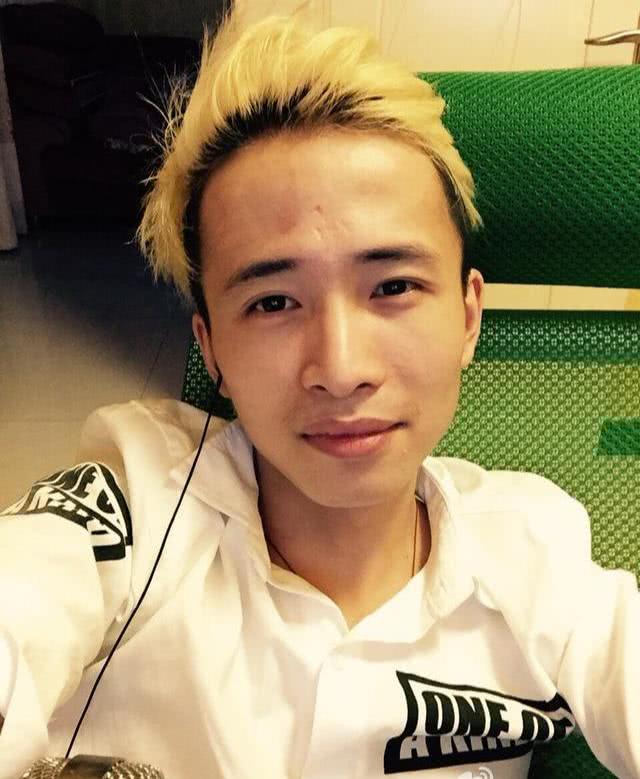 LOL玩家排到文森特后放弃补刀:对线期间补一