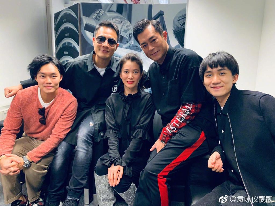 47岁袁咏仪近照变化大!脸型消瘦略显疲惫,穿着