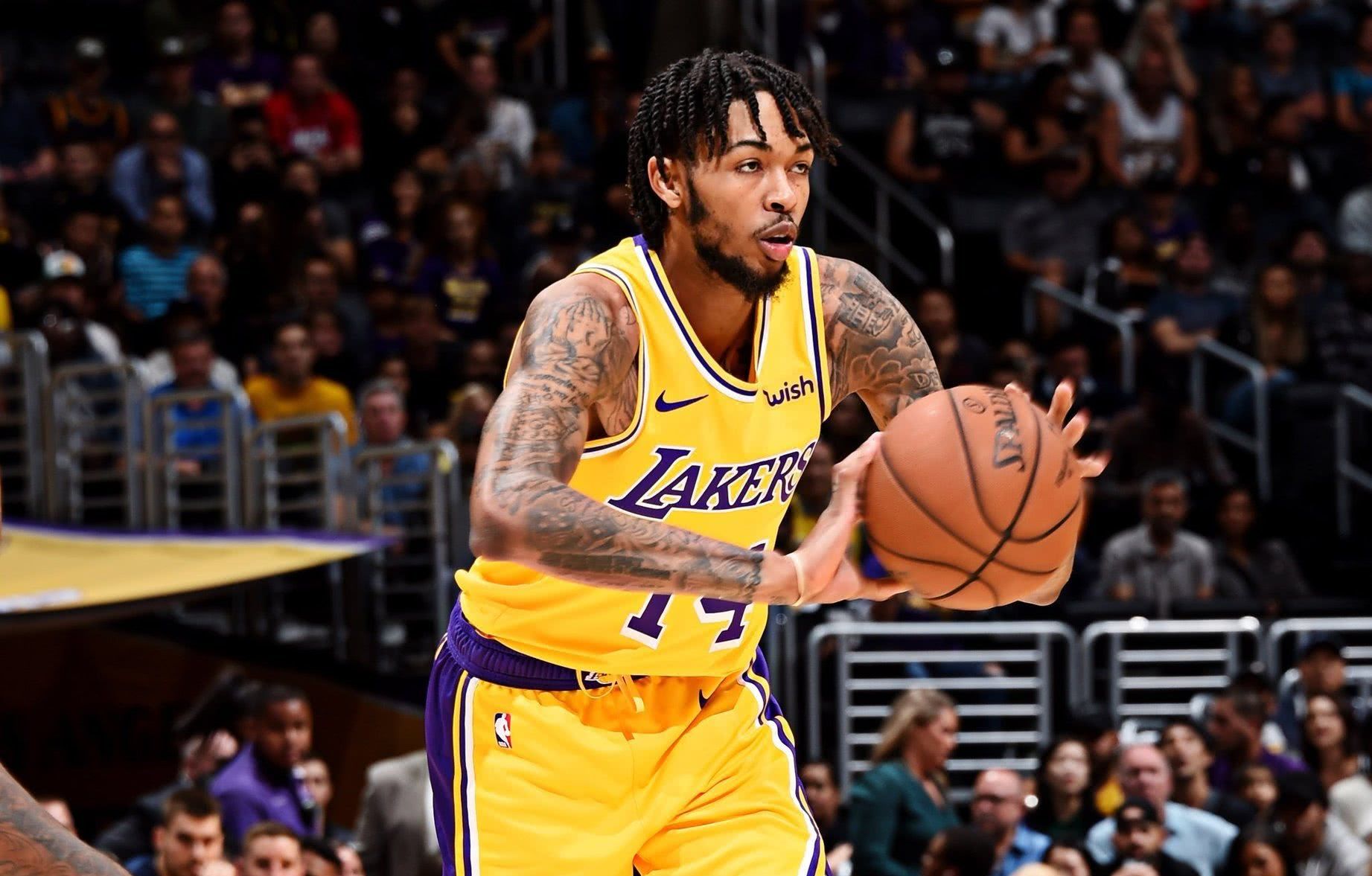 nba常规赛——詹姆斯回归在即,此役湖人"痛扁"活塞
