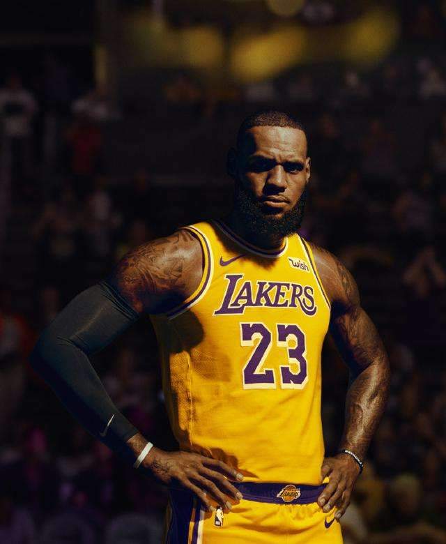 目前湖人队排名西部第十,距离西部第8仅剩3个