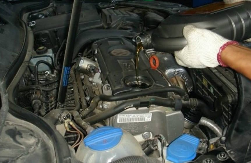 五千到7千公里就得换次机油？修车工：4S就是这样把你车坑报废