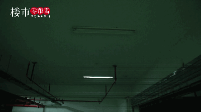 有人潜伏小区深夜划车!业主找上物业,却被