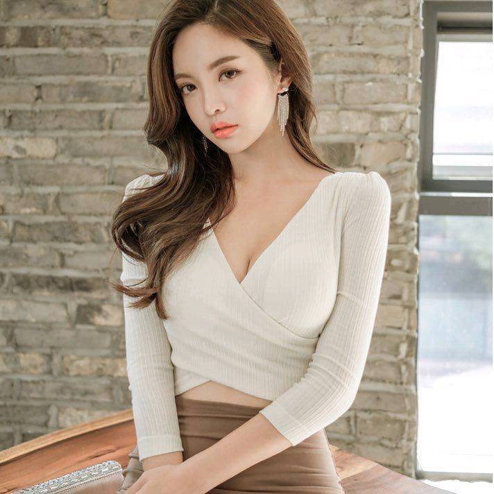 俏丽苗条的紧身打底裤美女,成熟优雅,绽放女神气质!