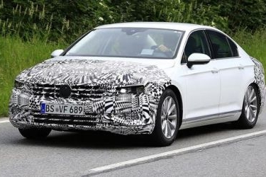 曝欧版大众新款Passat谍照 前脸更运动/尾灯有调整