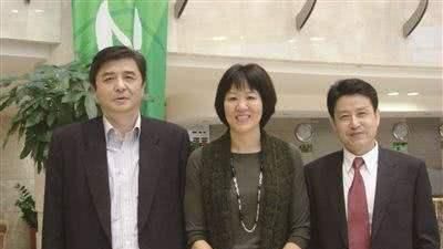 前男排国手汪嘉伟家庭现状 妻子是著名影星 儿子当导演成父母骄傲