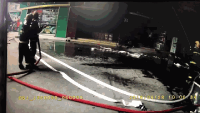 一场火灾,家里全烧毁!只因手机充电的一个坏习惯,赶紧改!