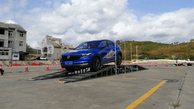 200mm的离地间隙还想谈操控?在这款轿跑SUV上找一下答案