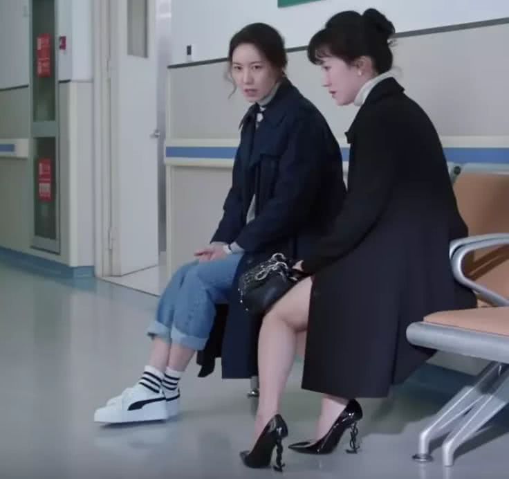 阔太李念在都挺好里穿八千多的高跟鞋 生活中名牌加身 你羡慕吗