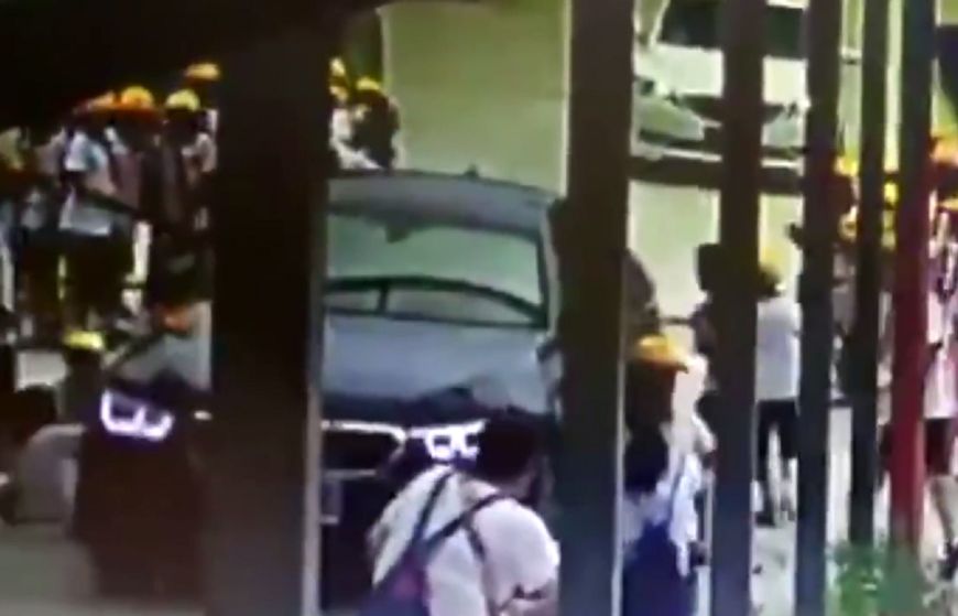 河南濮阳一女教师开宝马车撞到六学生,已被警