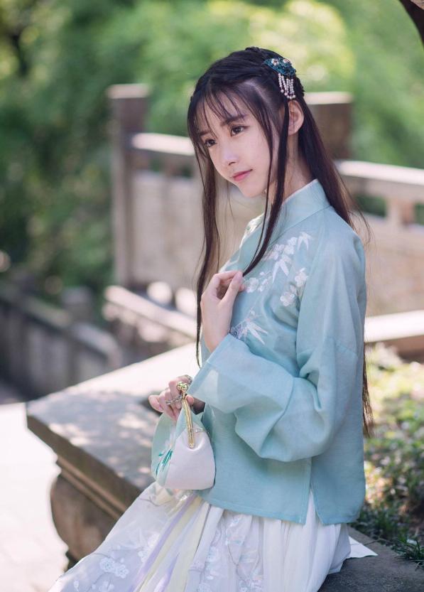 汉服妹子图书馆脱内衣_图书馆卡通图片(2)