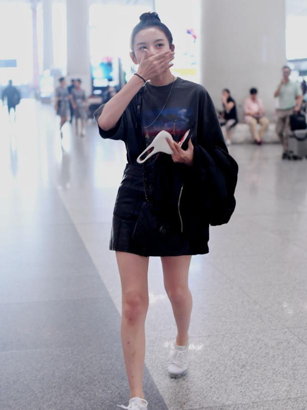 网友偶遇宋祖儿，比发胖更意外的是她的真实身高！镜头真会骗人