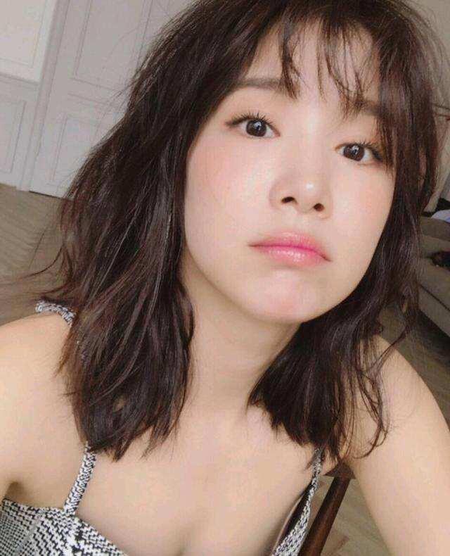 阮经天许玮宁十分恩爱，高调去女友家拜年！