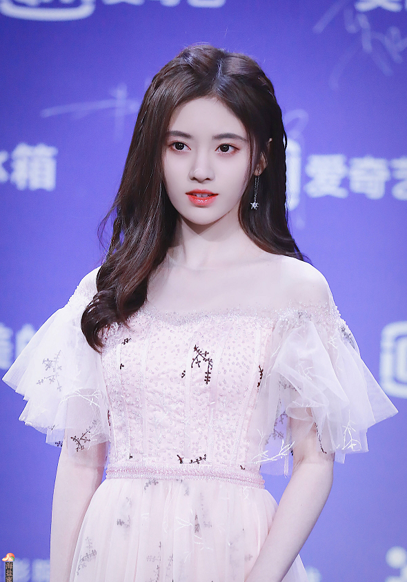 鞠婧祎获得了