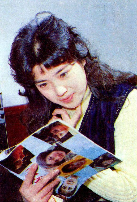 八零年代红极一时的任冶湘,26岁因病无奈息影,如今在家相夫教子