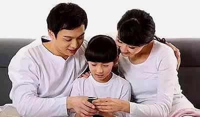 孩子迷恋电子游戏，视力下降、影响学习，或许这三招能帮到您