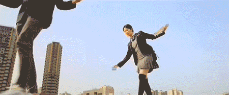 搞笑gif:小样胆子不小,居然敢欺负我女神