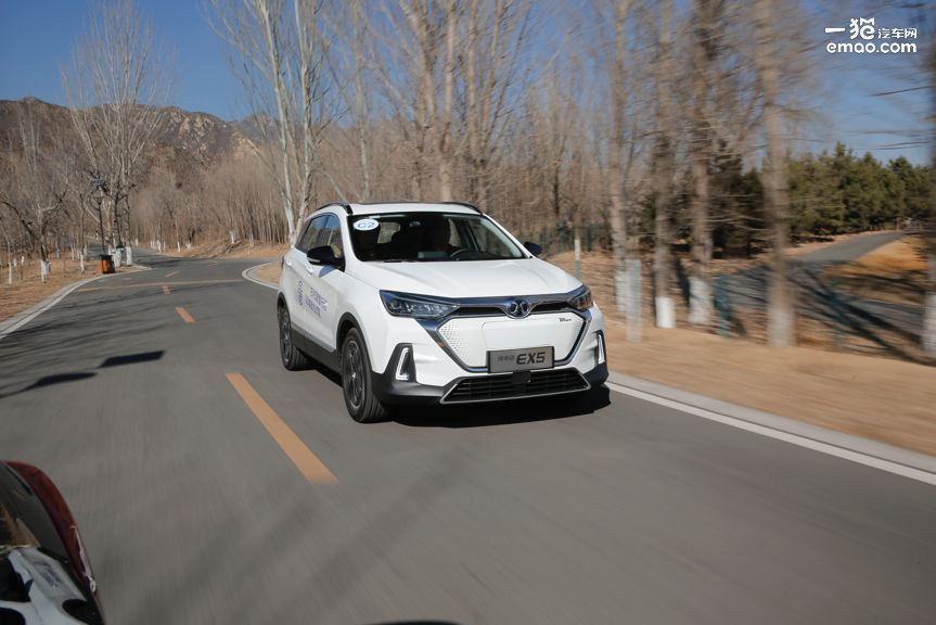 造型时尚/配置丰富/续航达415km 试驾北汽新能源EX5