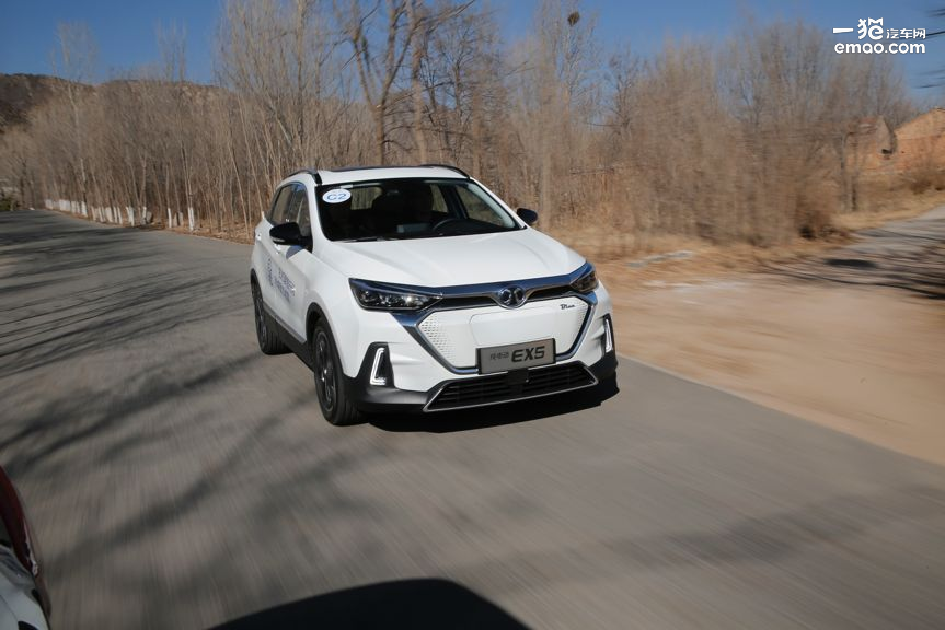 造型时尚/配置丰富/续航达415km 试驾北汽新能源EX5