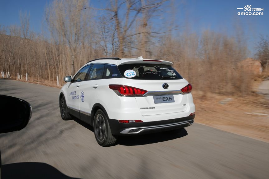 造型时尚/配置丰富/续航达415km 试驾北汽新能源EX5