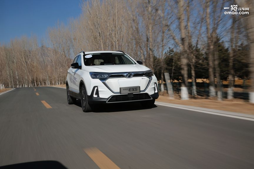 造型时尚/配置丰富/续航达415km 试驾北汽新能源EX5