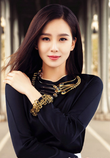 刘诗诗还是适合长发,红色裙子显年轻,根本就是