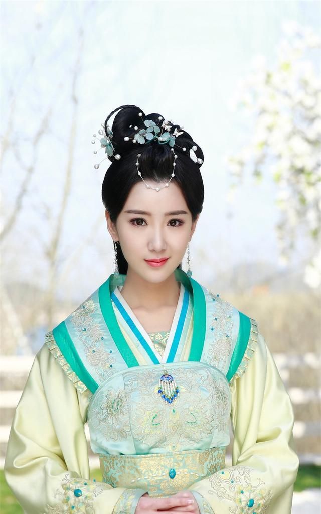 毛晓彤壁纸|楚楚可怜，内心腹黑的李常茹